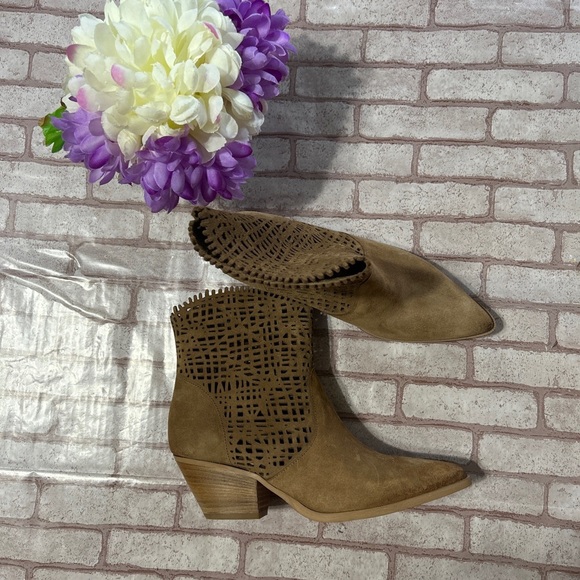 Ron White Laser Cut Antiqued Suede Leather Pointy Toe Booties Sz 8 NWoB - Picture 3 of 8